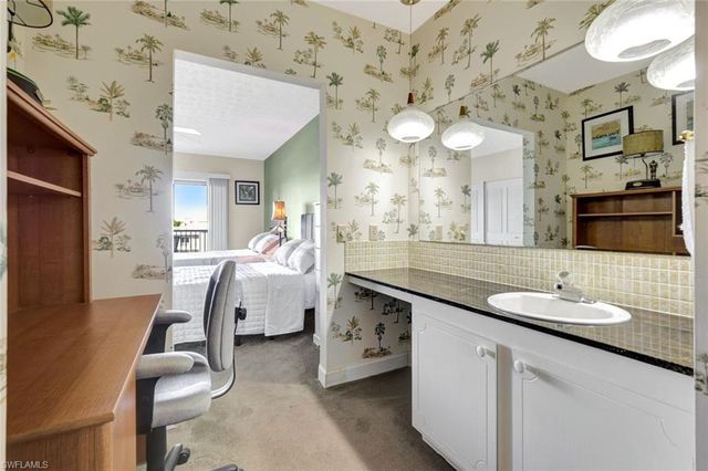 60 Pelican ST W # 401, Naples, FL 34113