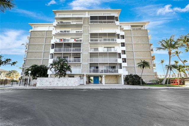 60 Pelican ST W # 401, Naples, FL 34113