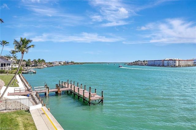 60 Pelican ST W # 401, Naples, FL 34113