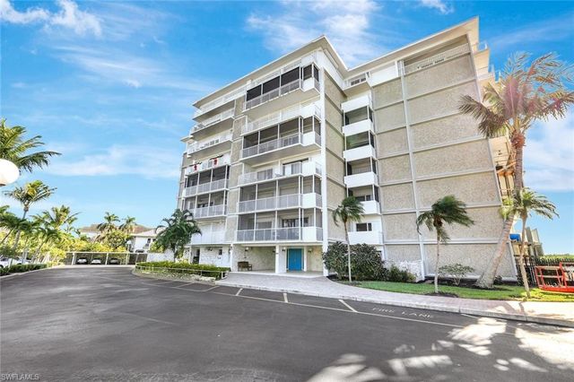 60 Pelican ST W # 401, Naples, FL 34113