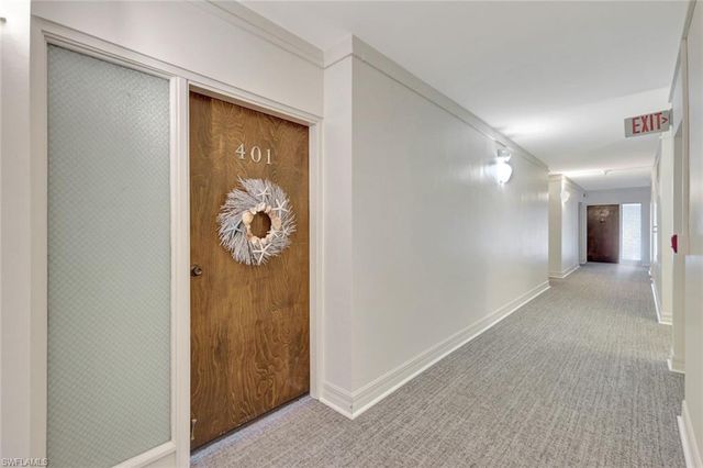 60 Pelican ST W # 401, Naples, FL 34113