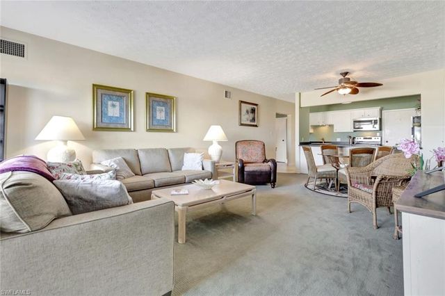 60 Pelican ST W # 401, Naples, FL 34113