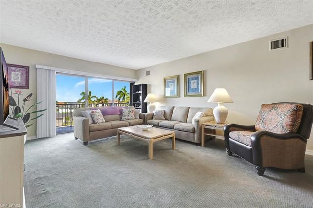 60 Pelican ST W # 401, Naples, FL 34113