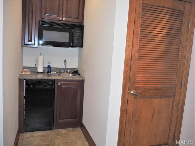 60 Gailwood Drive B1, St Peters, MO 63376