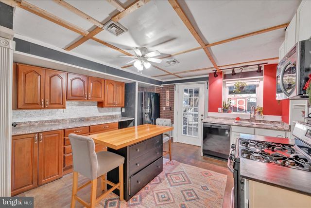 29 MEMORIAL BLVD, Newmanstown, PA 17073