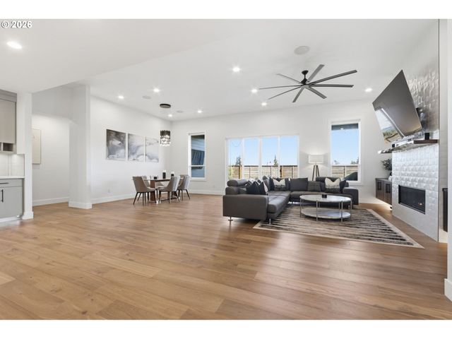 23015 Sw BYERS LAKE Ter, Sherwood, OR 97140