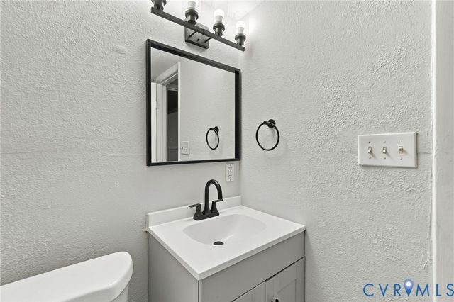 9206 Emmett Rd, Glen Allen, VA 23060