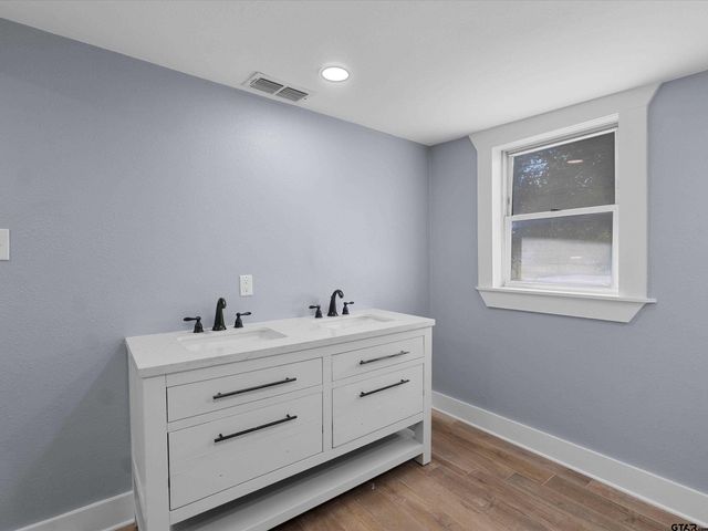 100 LYNCH ST, Hawkins, TX 75765