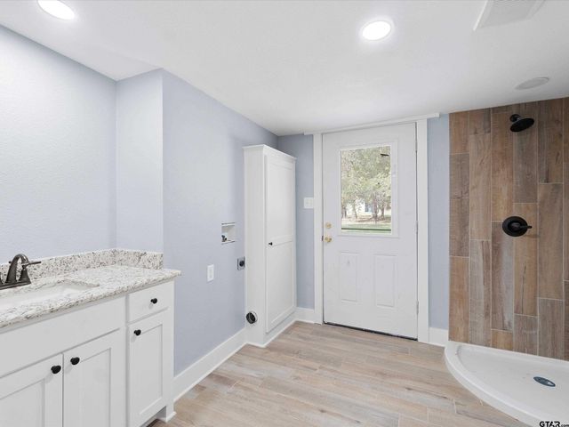 100 LYNCH ST, Hawkins, TX 75765