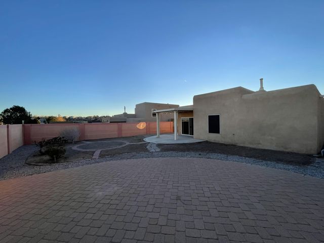 10536 Portofino Drive NW, Albuquerque, NM 87114