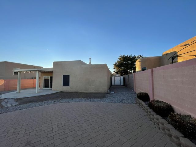 10536 Portofino Drive NW, Albuquerque, NM 87114