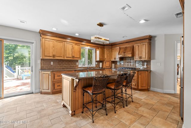 53 Jamestown Road, Eatontown, NJ 07724