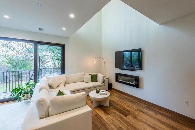2105 Crazyhorse PASS, Austin, TX 78734