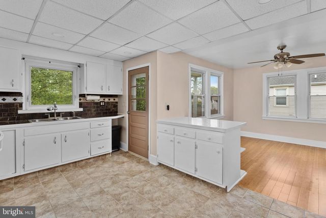 6 BUTTS AVE, Bordentown, NJ 08505