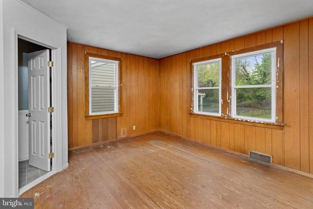 6 BUTTS AVE, Bordentown, NJ 08505