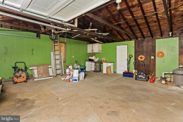 6 BUTTS AVE, Bordentown, NJ 08505