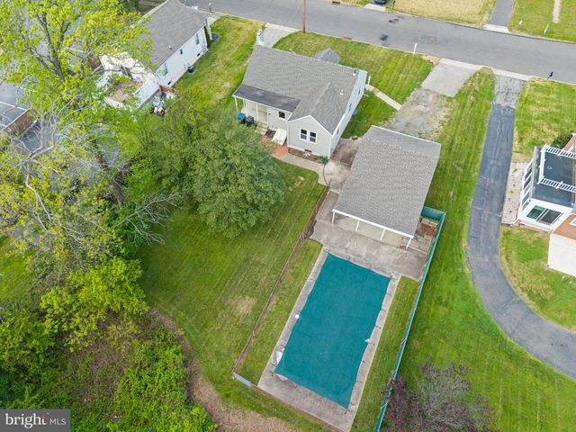 6 BUTTS AVE, Bordentown, NJ 08505