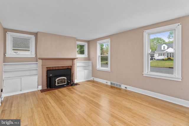 6 BUTTS AVE, Bordentown, NJ 08505