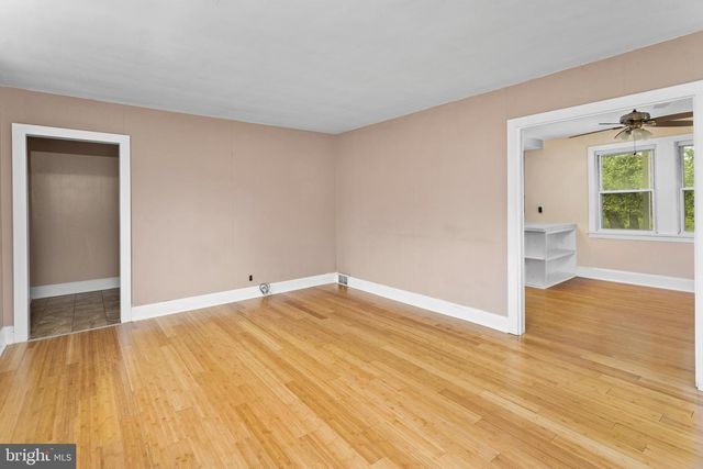 6 BUTTS AVE, Bordentown, NJ 08505
