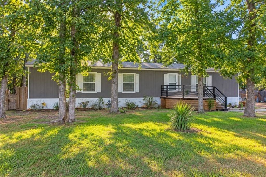 6612 Timberhaven Court, Granbury, TX 76049 — exterior