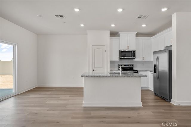 14792 Desert Lily Court, Apple Valley, CA 92307