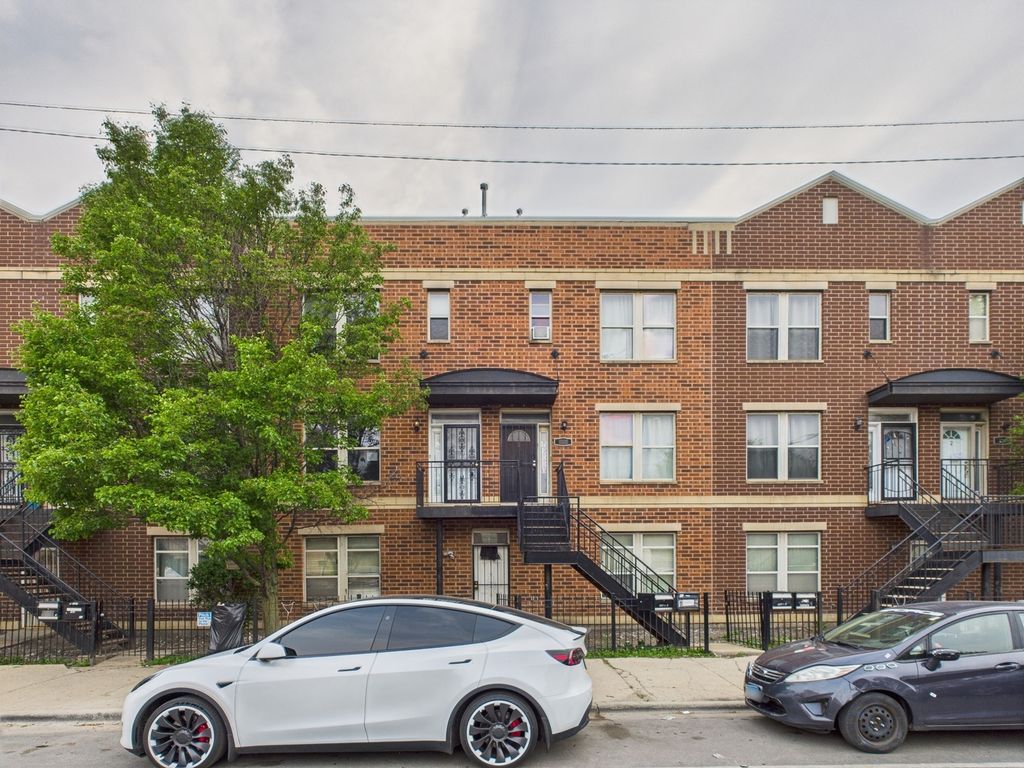 738 S Kedzie Avenue 3, Chicago, IL 60612