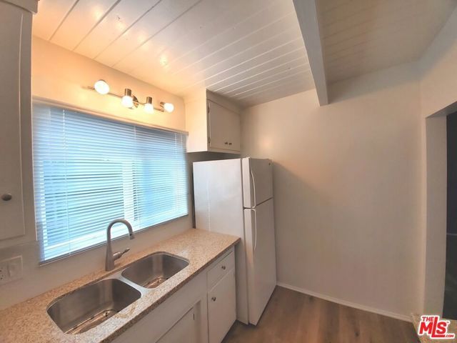 10333 Santa Monica Boulevard 10, Los Angeles, CA 90025