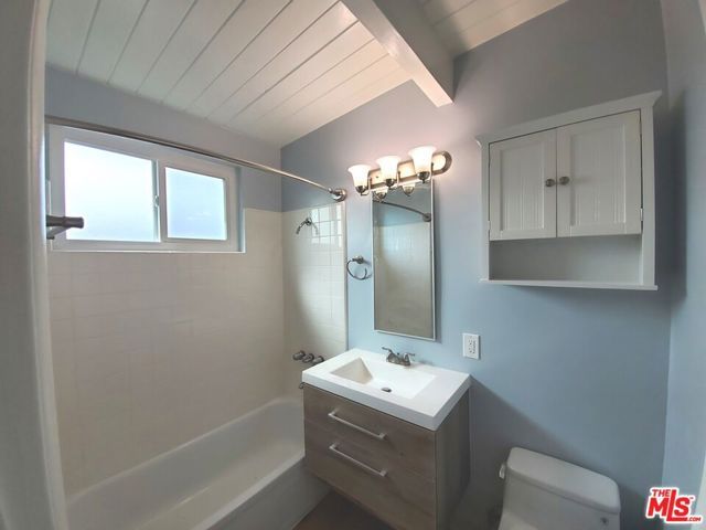10333 Santa Monica Boulevard 10, Los Angeles, CA 90025