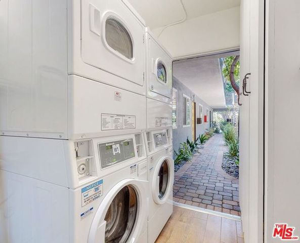 10333 Santa Monica Boulevard 10, Los Angeles, CA 90025