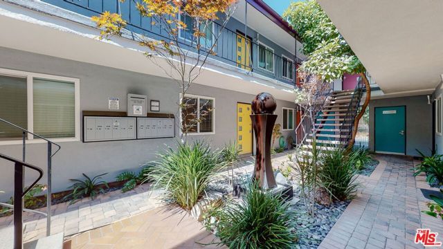 10333 Santa Monica Boulevard 10, Los Angeles, CA 90025
