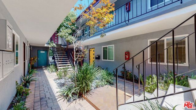 10333 Santa Monica Boulevard 10, Los Angeles, CA 90025