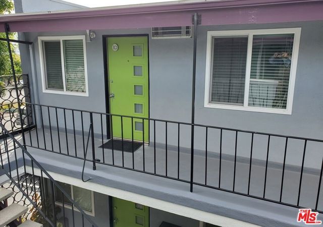 10333 Santa Monica Boulevard 10, Los Angeles, CA 90025
