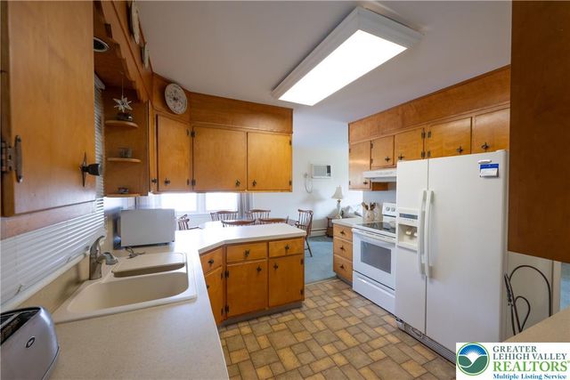 5556 Park Valley Road, North Whitehall Twp, PA 18078