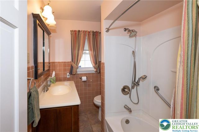 5556 Park Valley Road, North Whitehall Twp, PA 18078