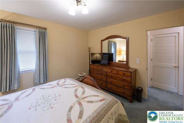 5556 Park Valley Road, North Whitehall Twp, PA 18078