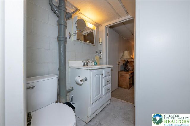 5556 Park Valley Road, North Whitehall Twp, PA 18078