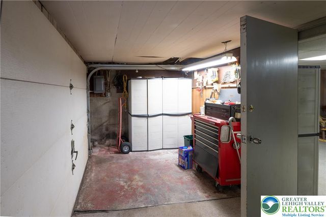 5556 Park Valley Road, North Whitehall Twp, PA 18078