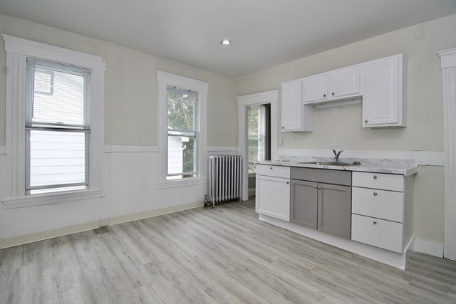 60 Howes St 2, Springfield, MA 01118