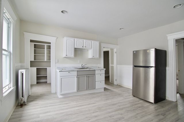 60 Howes St 2, Springfield, MA 01118