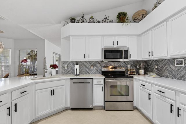 10352 MOSHIE LANE, San Antonio, FL 33576