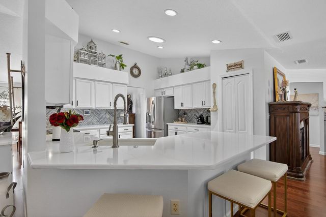 10352 MOSHIE LANE, San Antonio, FL 33576