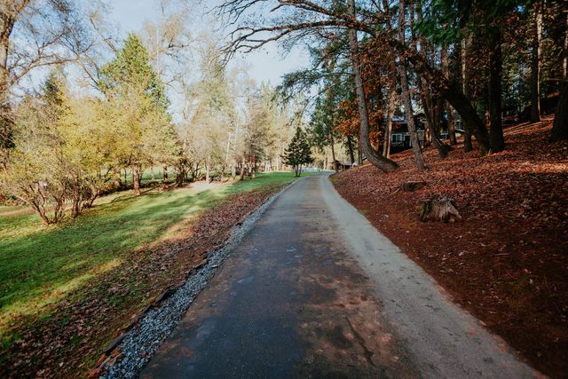 1325 Boole Rd, Applegate, CA 95703