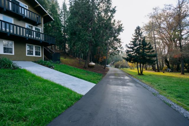 1325 Boole Rd, Applegate, CA 95703