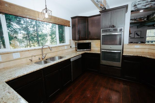 1325 Boole Rd, Applegate, CA 95703