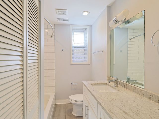2127 N Winchester Avenue, Chicago, IL 60614