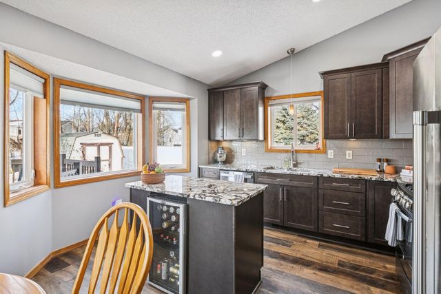 9498 Hamlet Avenue S, Cottage Grove, MN 55016