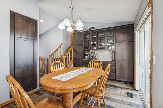 9498 Hamlet Avenue S, Cottage Grove, MN 55016