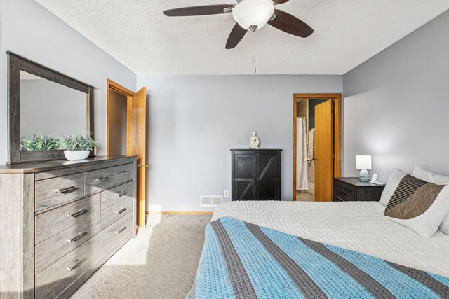 9498 Hamlet Avenue S, Cottage Grove, MN 55016