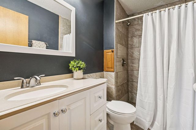 9498 Hamlet Avenue S, Cottage Grove, MN 55016