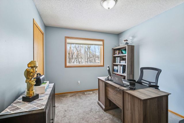 9498 Hamlet Avenue S, Cottage Grove, MN 55016